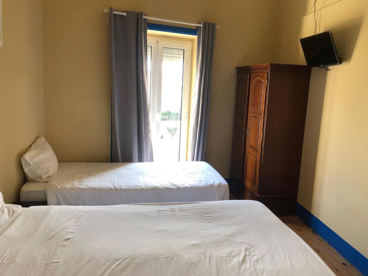 Aveiro Train Guesthouse ภายนอก รูปภาพ