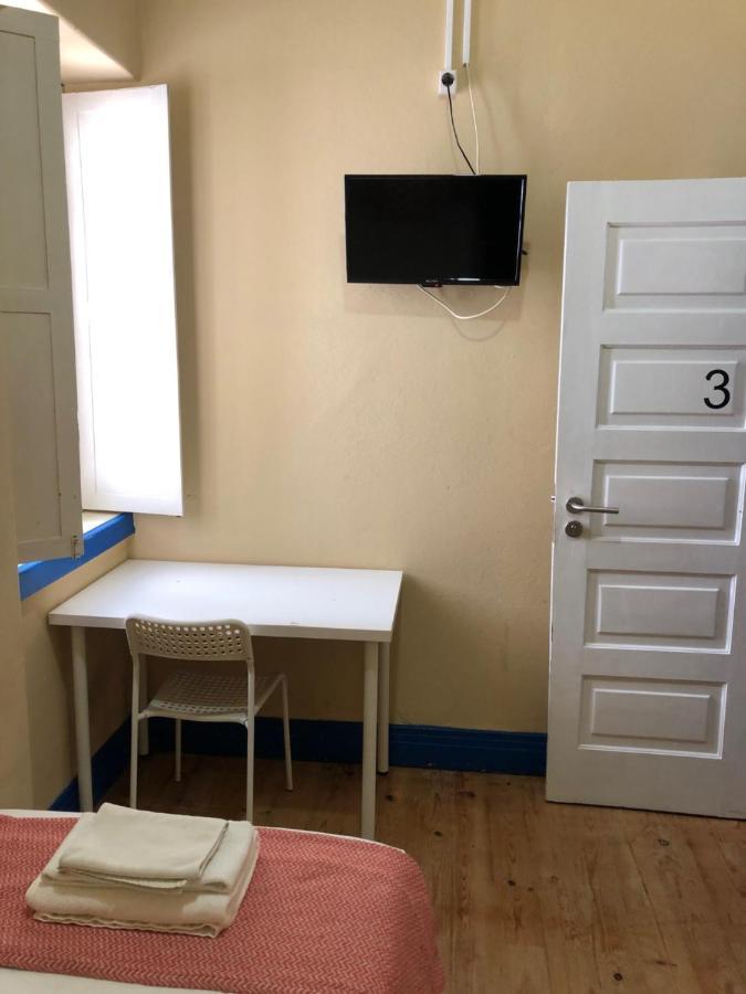 Aveiro Train Guesthouse ภายนอก รูปภาพ